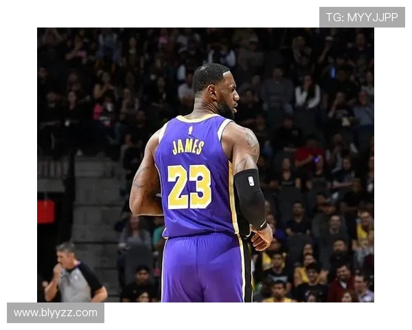 四十一岁詹皇带伤创纪录王者风范